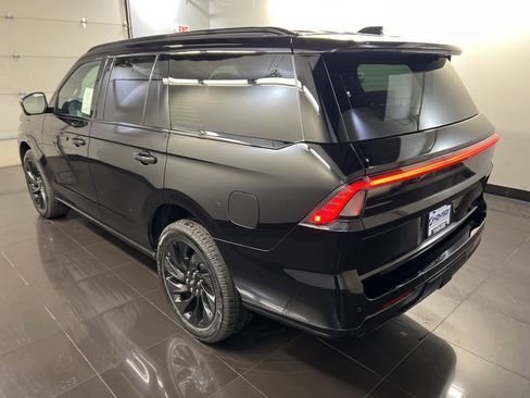 New 2026 Lincoln Navigator Reserve AWD/4WD image 4