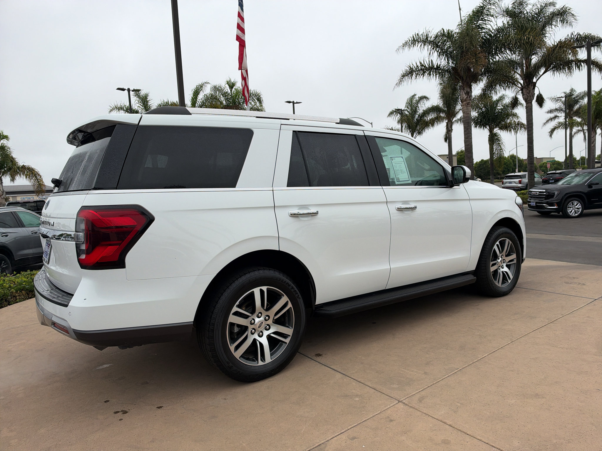 Used 2024 Ford Expedition Limited RWD image 5