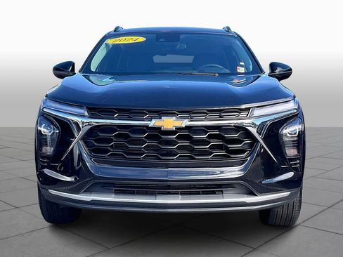 Certified 2024 Chevrolet Trax LT w/ Driver Confidence Package image 4