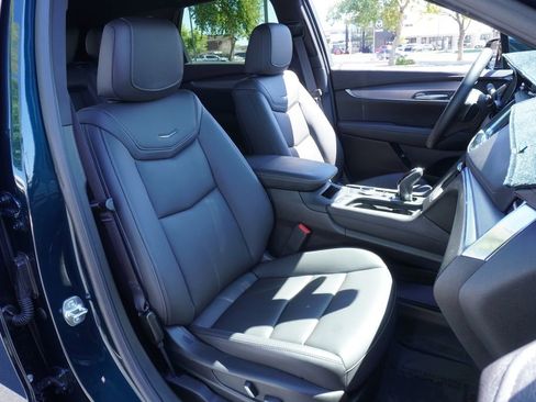 Certified 2025 Cadillac XT5 Luxury FWD image 12