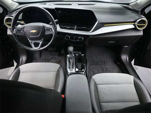 Used 2024 Chevrolet Trax LT w/ Driver Confidence Package image 23