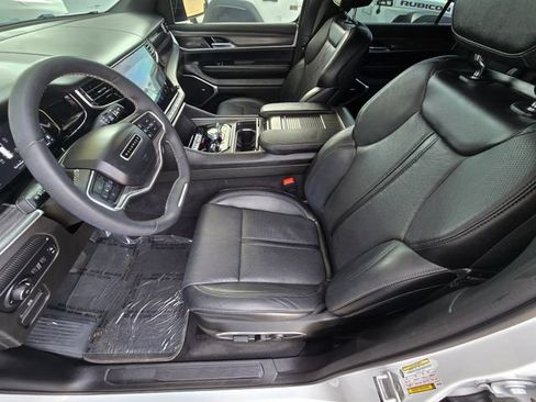 Certified 2023 Jeep Wagoneer Series III w/ Preferred Equipment Group AWD/4WD image 24