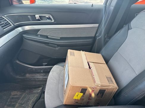 Used 2017 Ford Explorer XLT w/ Equipment Group 202A AWD/4WD image 17