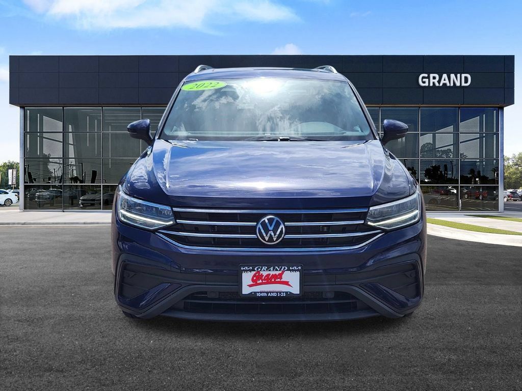 Used 2022 Volkswagen Tiguan SE AWD/4WD image 3