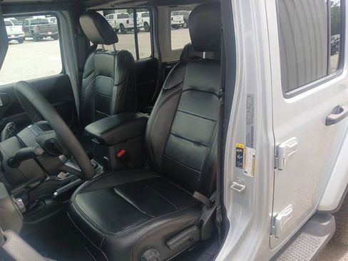 Used 2023 Jeep Wrangler Unlimited Sahara AWD/4WD image 26