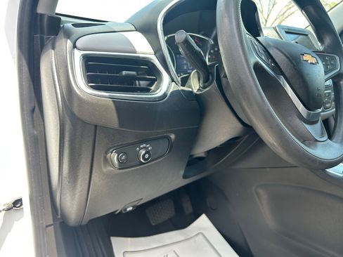 Used 2022 Chevrolet Equinox LT FWD image 12