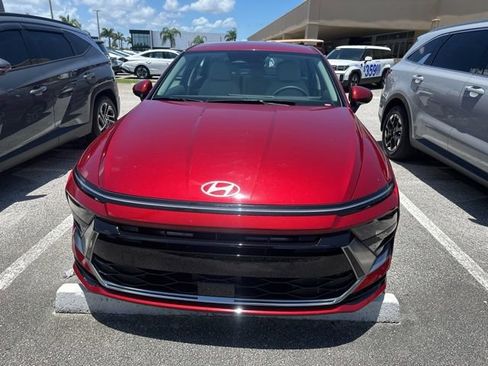 Used 2024 Hyundai Sonata SEL FWD image 2