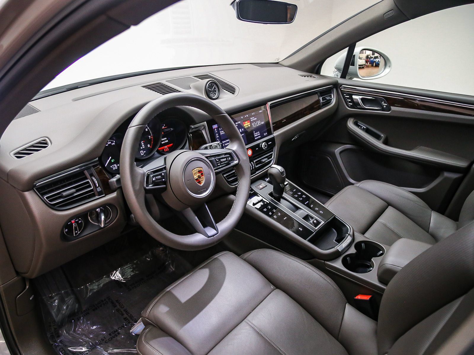Certified 2026 Porsche Macan AWD/4WD image 9