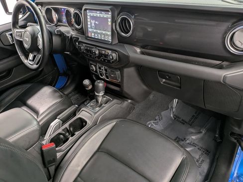 Used 2022 Jeep Wrangler Unlimited Sahara AWD/4WD image 30