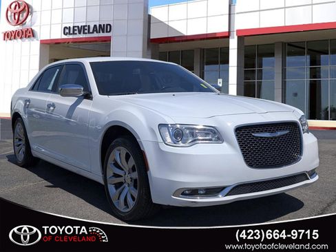 Used 2019 Chrysler 300 Limited RWD image 1