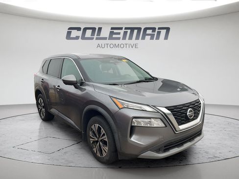 Used 2021 Nissan Rogue SV image 3