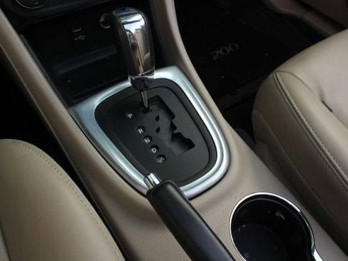 Used 2013 Chrysler 200 Limited FWD image 27