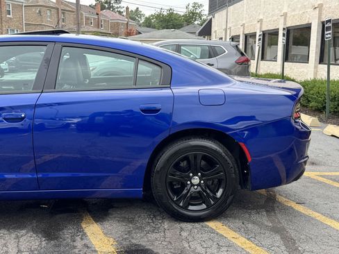 Used 2021 Dodge Charger SXT w/ Leather Interior Group RWD image 5