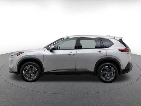 Used 2025 Nissan Rogue SV FWD image 4