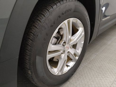 Used 2018 GMC Terrain SLE w/ Driver Convenience Package FWD image 31