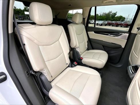 Used 2022 Cadillac XT6 Premium Luxury w/ Technology Package FWD image 20