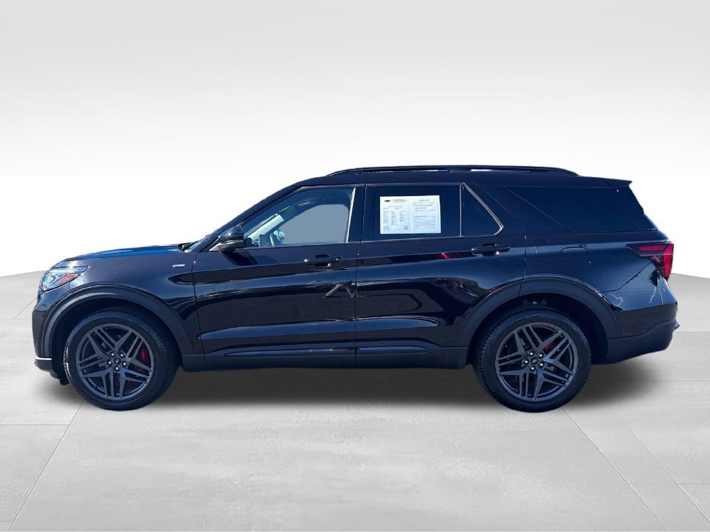 Used 2025 Ford Explorer ST-Line w/ ST-Line Street Pack AWD/4WD image 2