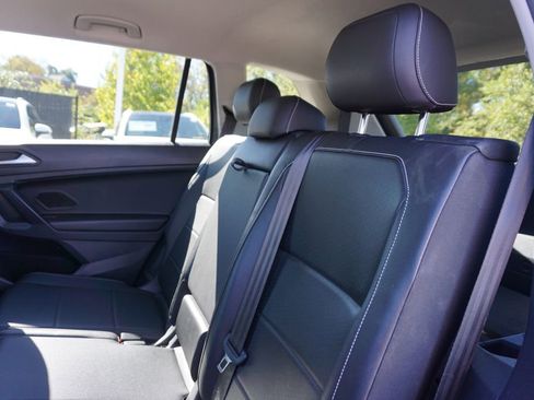 Used 2021 Volkswagen Tiguan SE image 11