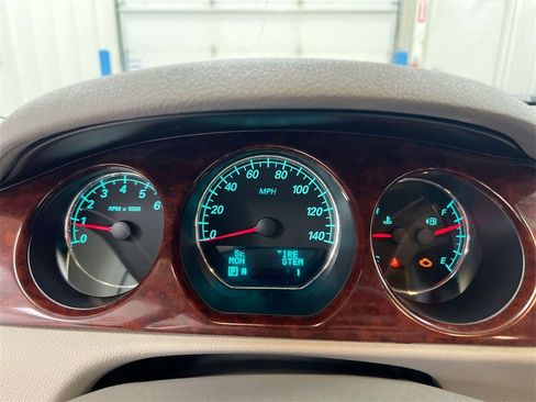 Used 2006 Buick Lucerne CX image 11