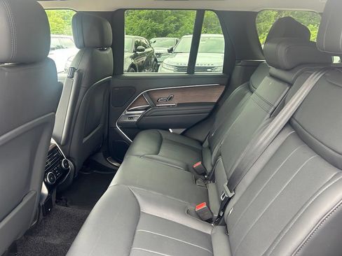 Certified 2025 Land Rover Range Rover SE AWD/4WD image 13