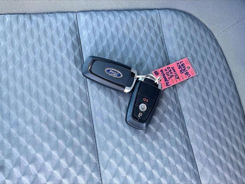 Used 2020 Ford Escape SE image 9