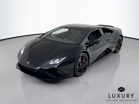 Used 2021 Lamborghini Huracan EVO image 3