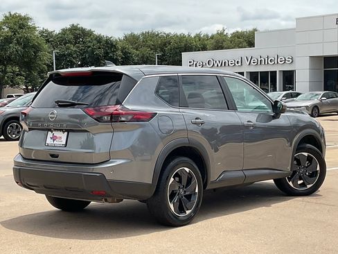Used 2025 Nissan Rogue SV FWD image 4