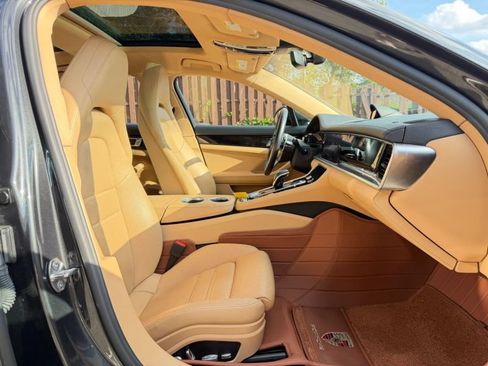 Used 2018 Porsche Panamera 4 AWD/4WD image 31