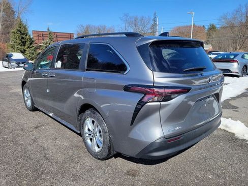 New 2026 Toyota Sienna XLE AWD/4WD image 8