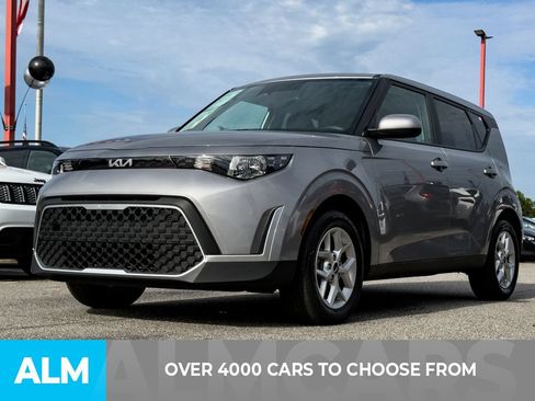 Used 2025 Kia Soul LX w/ LX Technology Package FWD image 2