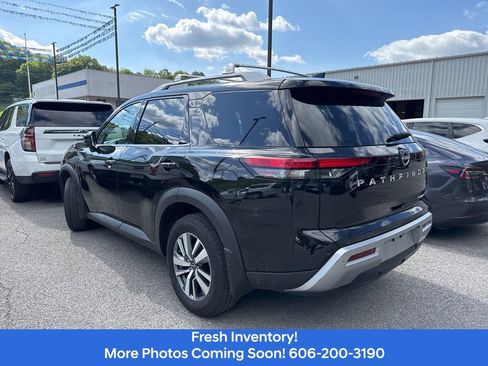 Used 2024 Nissan Pathfinder SL AWD/4WD image 7