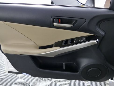 Used 2018 Lexus IS 300 AWD image 10