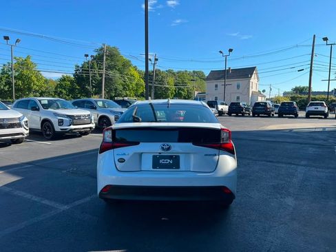 Used 2022 Toyota Prius LE FWD image 4