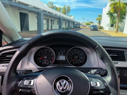 Used 2015 Volkswagen Golf S FWD image 15