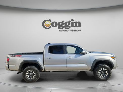 Used 2021 Toyota Tacoma TRD Off-Road w/ Technology Package AWD/4WD image 4