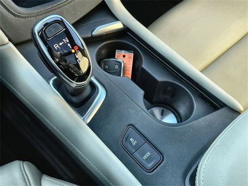 Used 2018 Cadillac XT5 Premium Luxury image 16