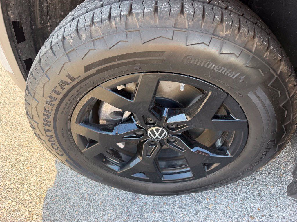 Used 2024 Volkswagen Atlas Peak Edition SEL AWD/4WD image 29