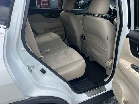 Used 2020 Nissan Rogue SV w/ Premium Package FWD image 13
