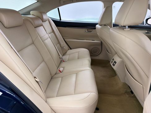 Used 2014 Lexus ES 350 w/ Premium Package FWD image 32