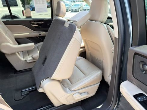 Used 2023 Lincoln Aviator Reserve w/ Equipment Group 201A RWD image 12