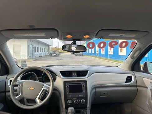 Used 2016 Chevrolet Traverse LT w/ Style and Technology Package image 11