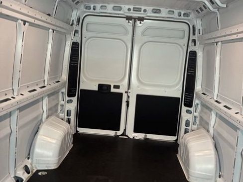 Used 2025 RAM ProMaster 2500 w/ Convenience Group image 28