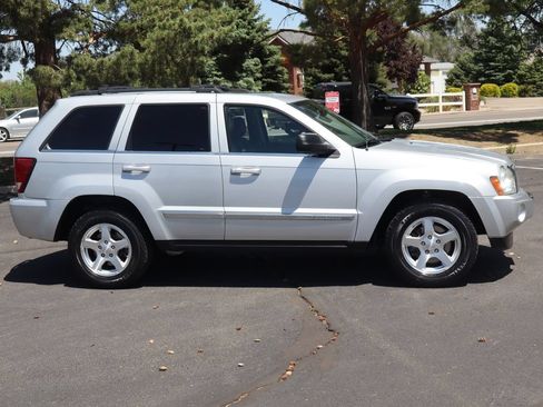 Used 2006 Jeep Grand Cherokee Limited AWD/4WD image 3