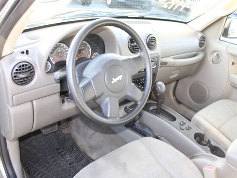 Used 2006 Jeep Liberty Sport image 13