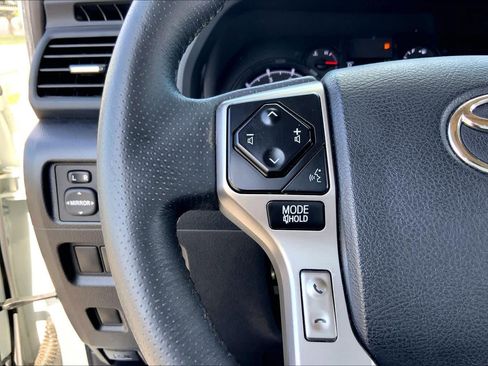 Used 2022 Toyota 4Runner SR5 Premium w/ Moonroof Package RWD image 23