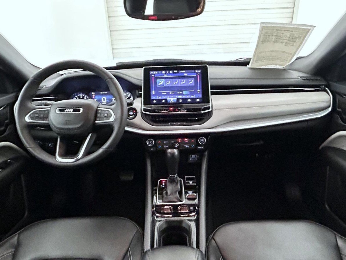 Certified 2025 Jeep Compass Limited AWD/4WD image 13