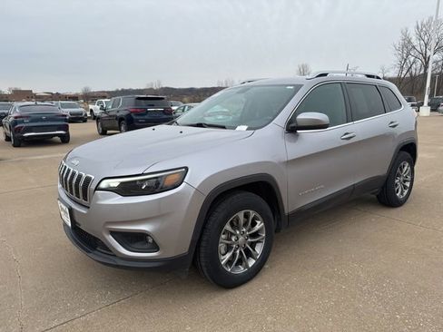 Used 2019 Jeep Cherokee Latitude Plus w/ Cold Weather Group image 7