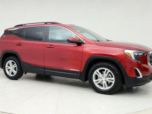 Used 2021 GMC Terrain SLE w/ Driver Convenience Package image 3