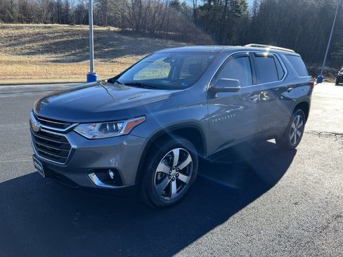 Used 2021 Chevrolet Traverse LT w/ LT Premium Package image 7