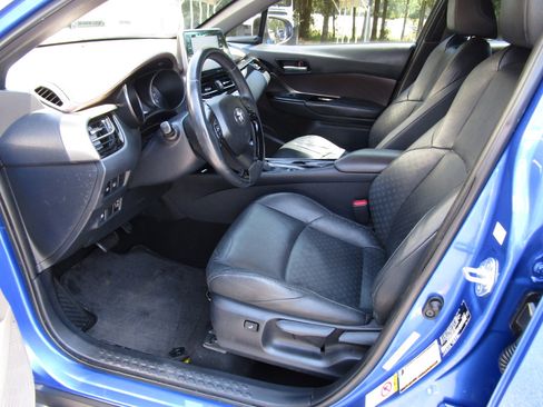 Used 2019 Toyota C-HR Limited image 18